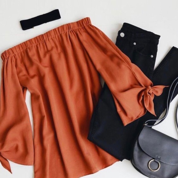 Haute Monde Tops - Haute Monde Bell Sleeve OTS Top Burnt Orange NEW